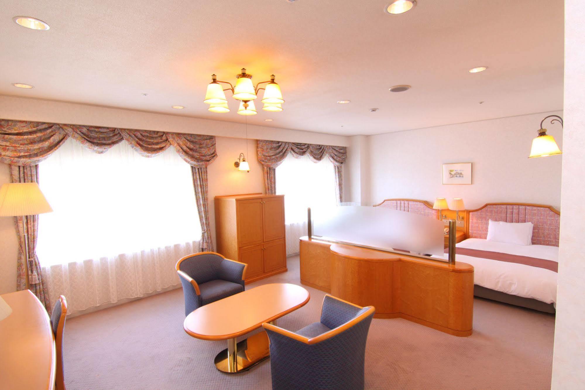 Hotel Green Tower Makuhari Chiba Exterior foto